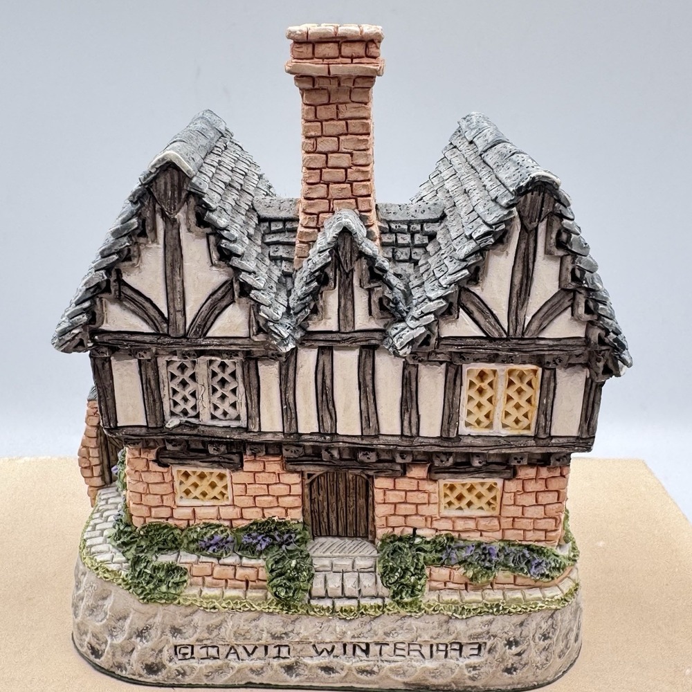 David Winter Cottages The Constabulary  with Original Box and COA